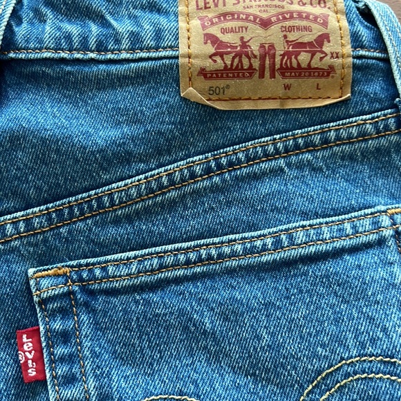 Levi’s Blue Denim Shorts - Picture 4 of 5
